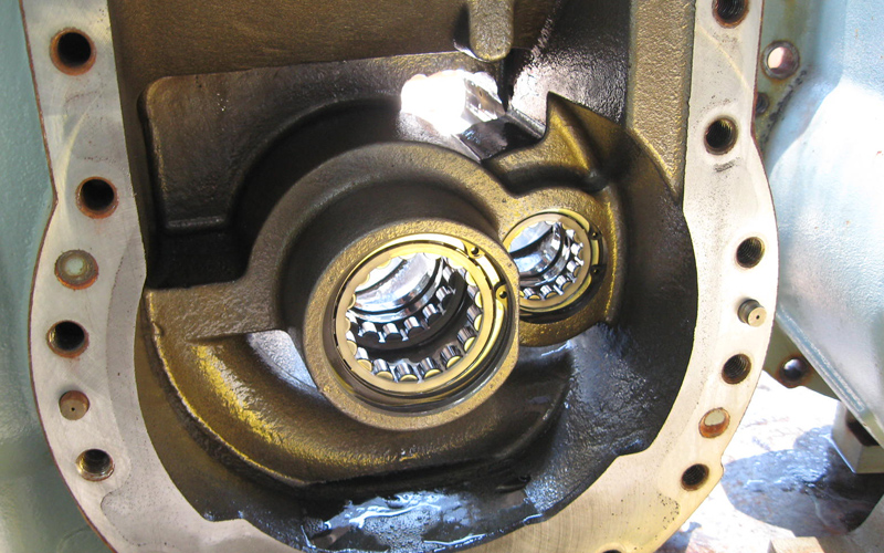 スクリュー冷凍機、スクリューチラーユニット点検・整備03